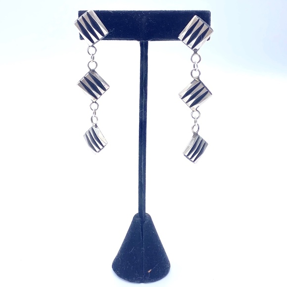 Diné (Navajo) Sterling Silver Drop Link Earrings— Artist Leander Tahe  — EUC - Picture 4 of 4